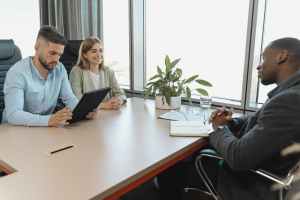 Requirements to hire employees with trade license in Dubai ?