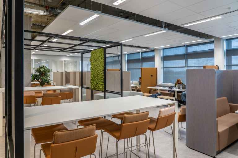 How do I choose the right office space in RAKEZ?