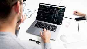 Trade license compliance reporting obligations Dubai?