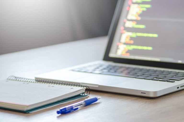 Which factors affect the cost of RAKEZ business setup?