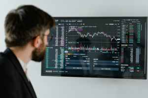 What are the benefits of having a trade license in Dubai?