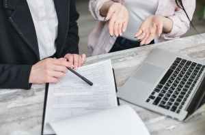 Which options are available to resolve legal issues in Ajman Free Zone?