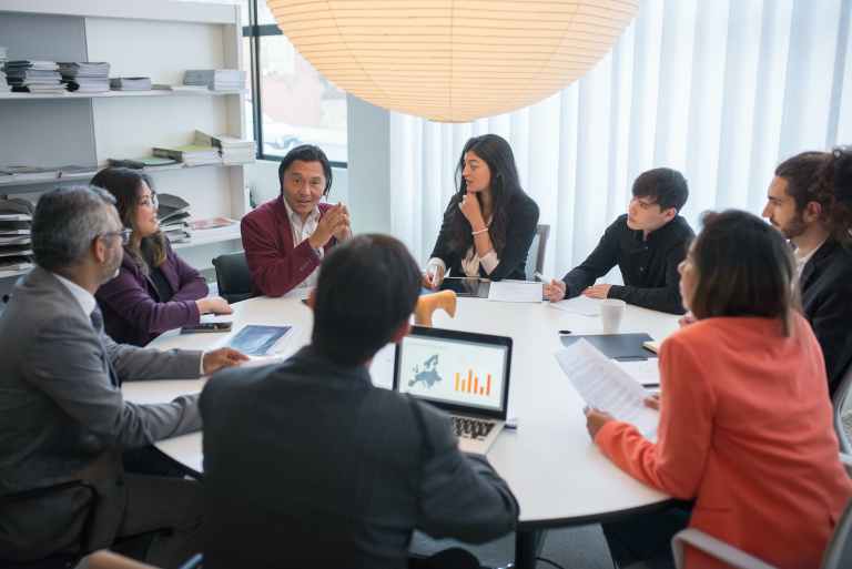  How do I manage inventory in a Dubai free zone company?