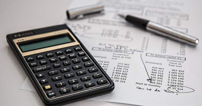 How to calculate the costs of setting up a business in DMCC?