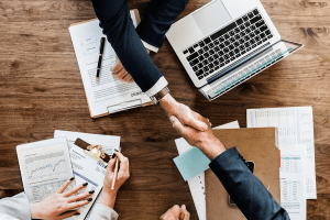 What are the trade license fees and costs involved in Dubai?