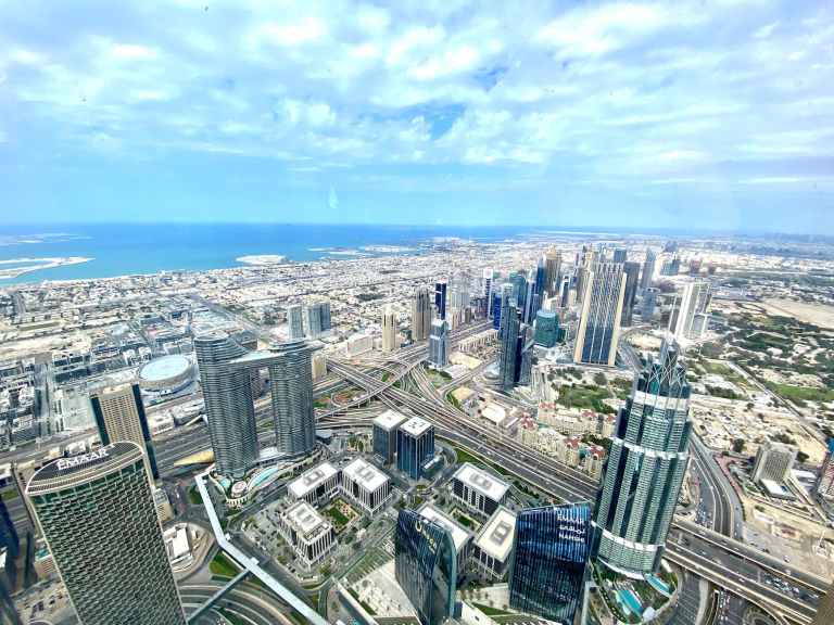 What are the key factors for building a long-term relationship with consultants in Dubai?