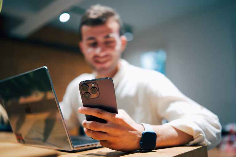 Which are the top industries that consultants in Dubai specialize in?