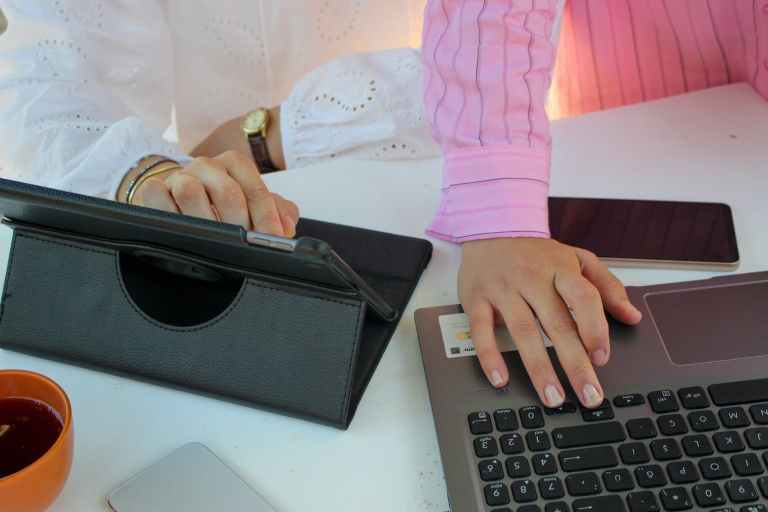 Which are the industry-leading consultants for technology implementation in Dubai?