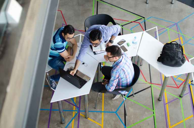 What are the networking events and platforms available for entrepreneurs in SHAMS?
