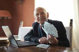 What are the benefits of banking in UAE?
