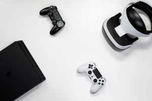 Gaming equipment accessories used in Shams' e-gaming?