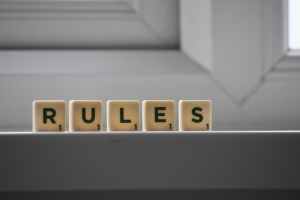 What are the local laws and regulations governing business setup in SHAMS?