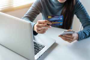 What are the online banking services in UAE?