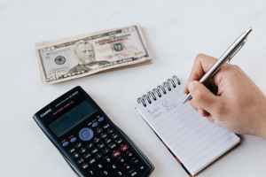 What are the investment opportunities in UAE banking?