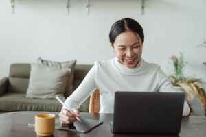 What is the Difference Between Commercial License and Professional License in Dubai?