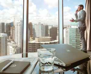 What are the benefits of choosing SHAMS for business setup?