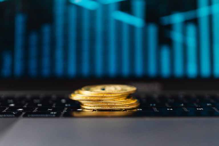 What is the process of trading on Dubai's crypto exchange?