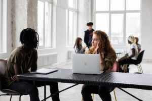 How to maximize the value and ROI of hiring consultants in Dubai?