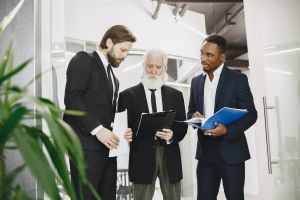 What is the role of a local sponsor in DMCC business setup?