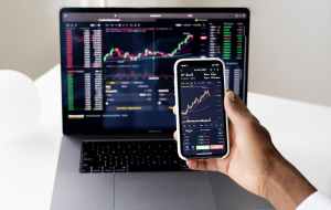 What is the significance of a trade license in SHAMS business setup?