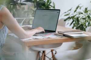 What are the Labor and Employment Regulations for Companies in Dubai?