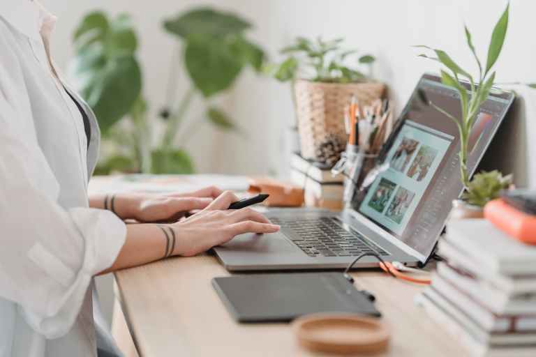 How to Comply with Employment Regulations for Your Company in Dubai?