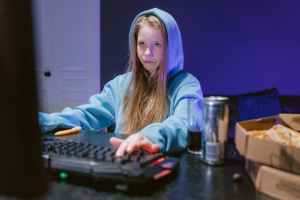 Which are the popular e-gaming genres in Dubai?
