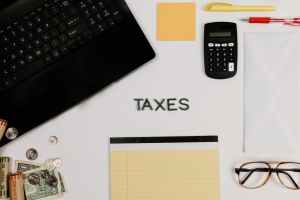 What are the tax obligations for businesses in Kizad?