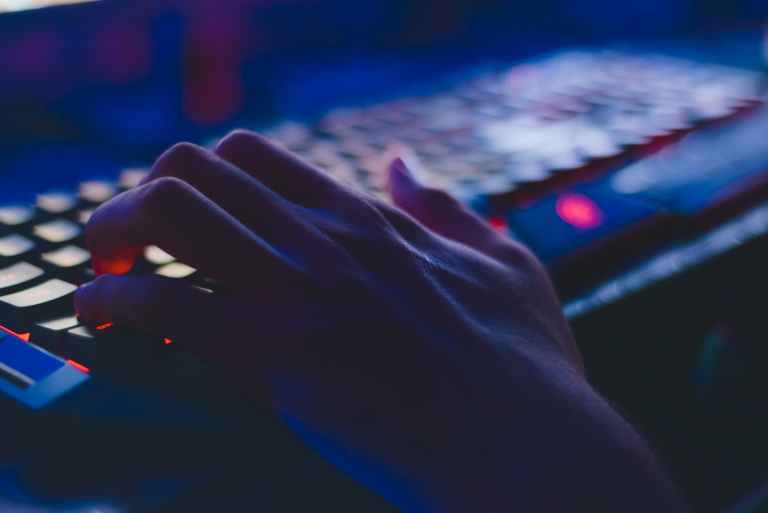 How to network with e-gaming influencers in Sharjah?