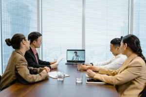 What are the different types of consulting services available in Dubai?