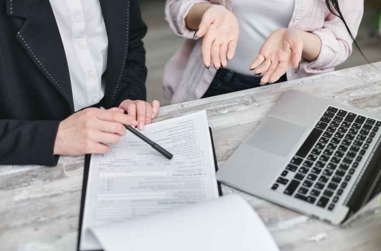 What is the legal framework for e-gaming in Dubai?