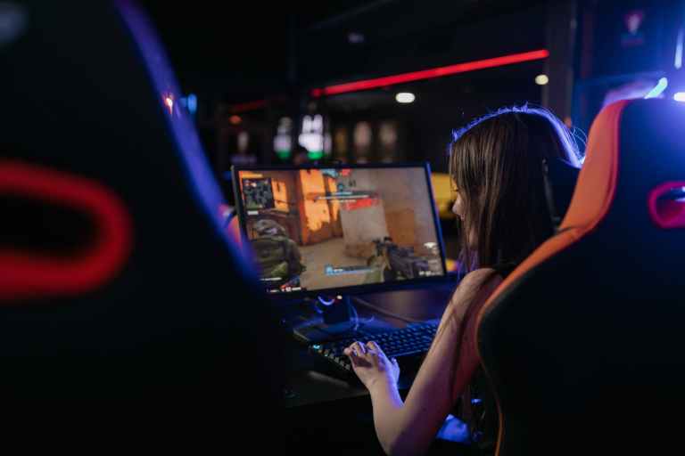 What are the top e-gaming influencers to follow in DMCC?