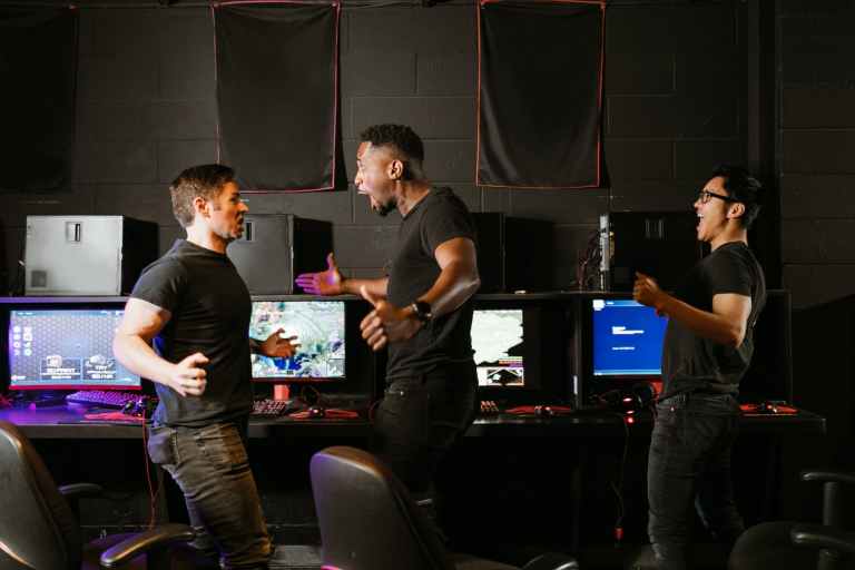 Which are the renowned e-gaming content creators in Sharjah?