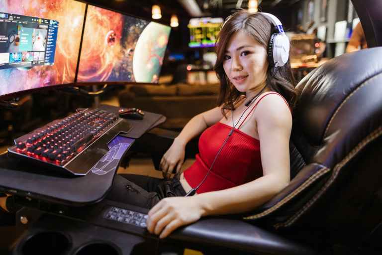 Which are the top e-gaming training centers in Sharjah?