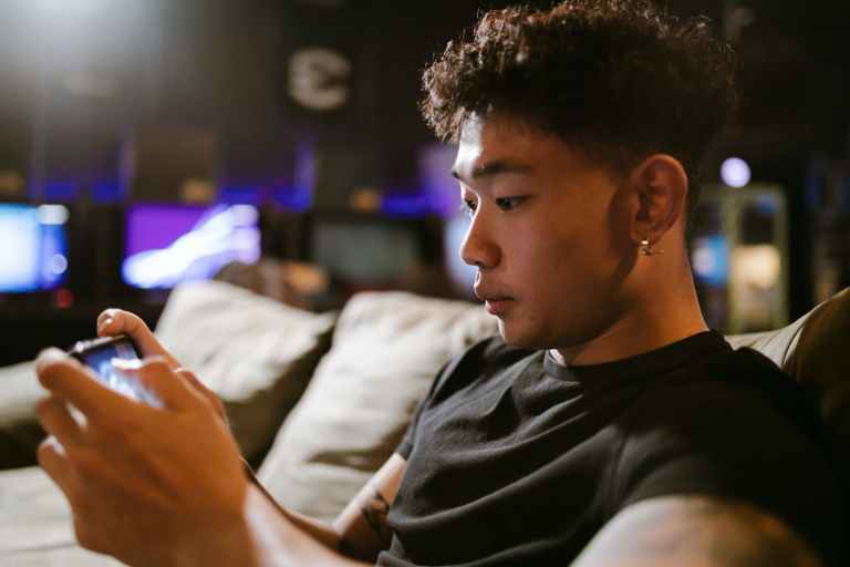 How to become a professional e-gamer in Meydan?