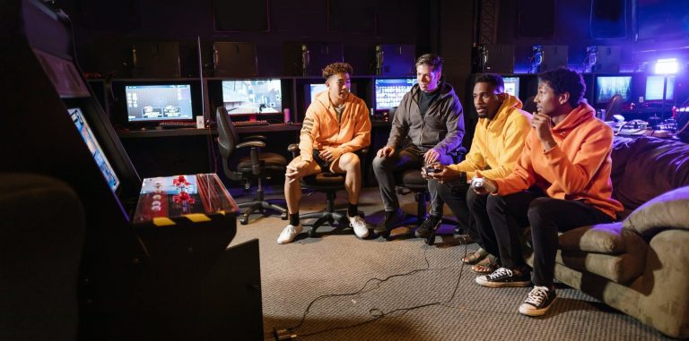 Which are the recommended e-gaming cafes in Dubai?