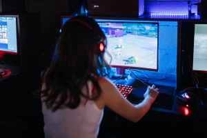 How to become a professional e-gamer in DMCC?
