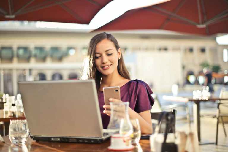 What are the mobile banking apps available in UAE?