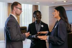 What are the fees associated with banking in UAE?