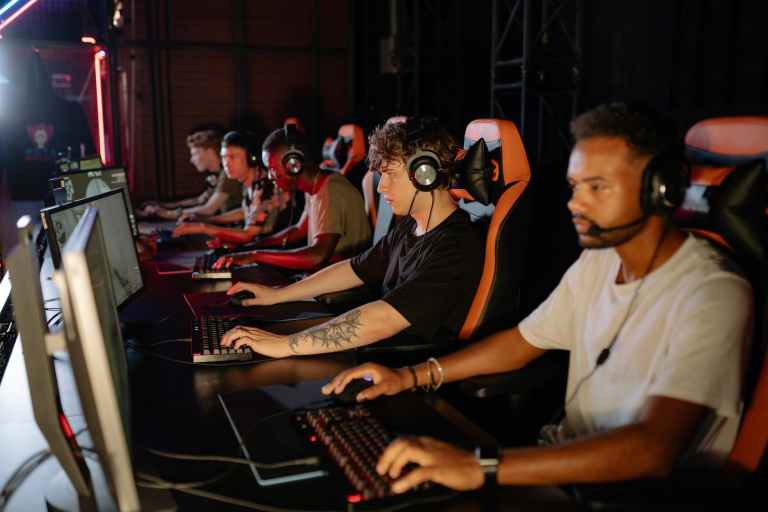 Which are the recommended e-gaming cafes in Meydan?