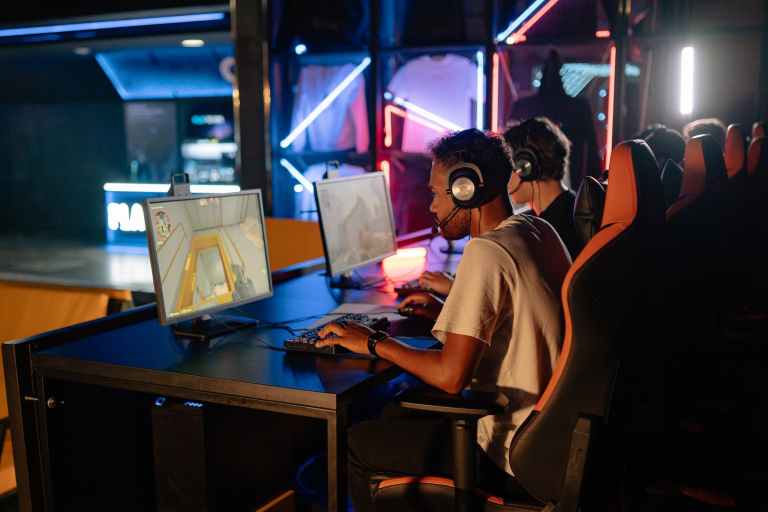 How to host online e-gaming events in Dubai?