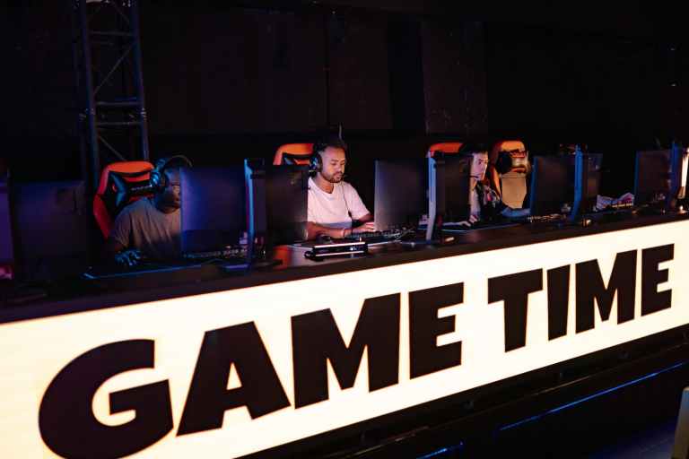 How to organize e-gaming events in Dubai?