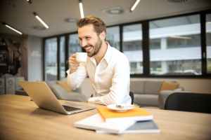 What are the metrics used to measure the success of consulting projects in Dubai?