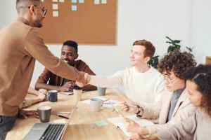 How to calculate business setup costs in Hamriyah Free Zone?
