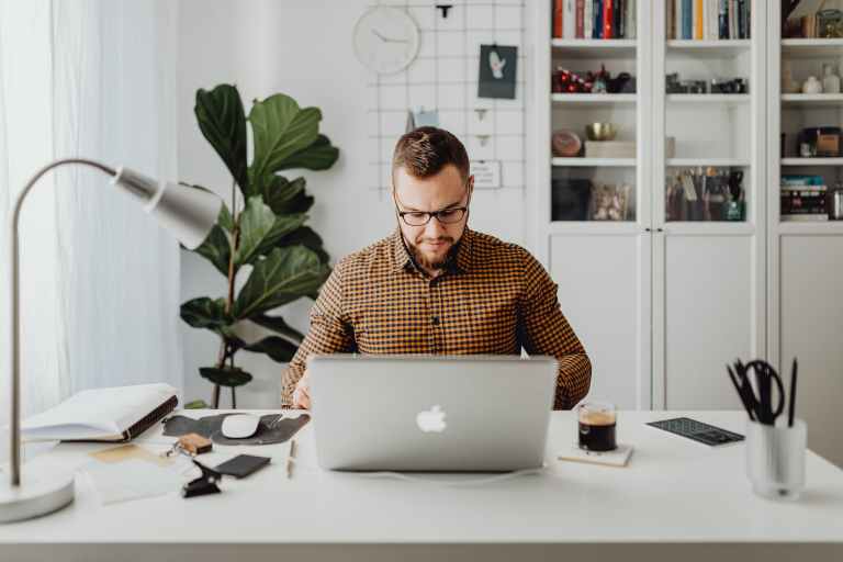 How to start a business setup in SAIF Zone?