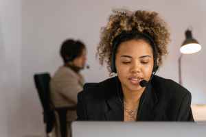 Which business support services are offered in SAIF Zone?
